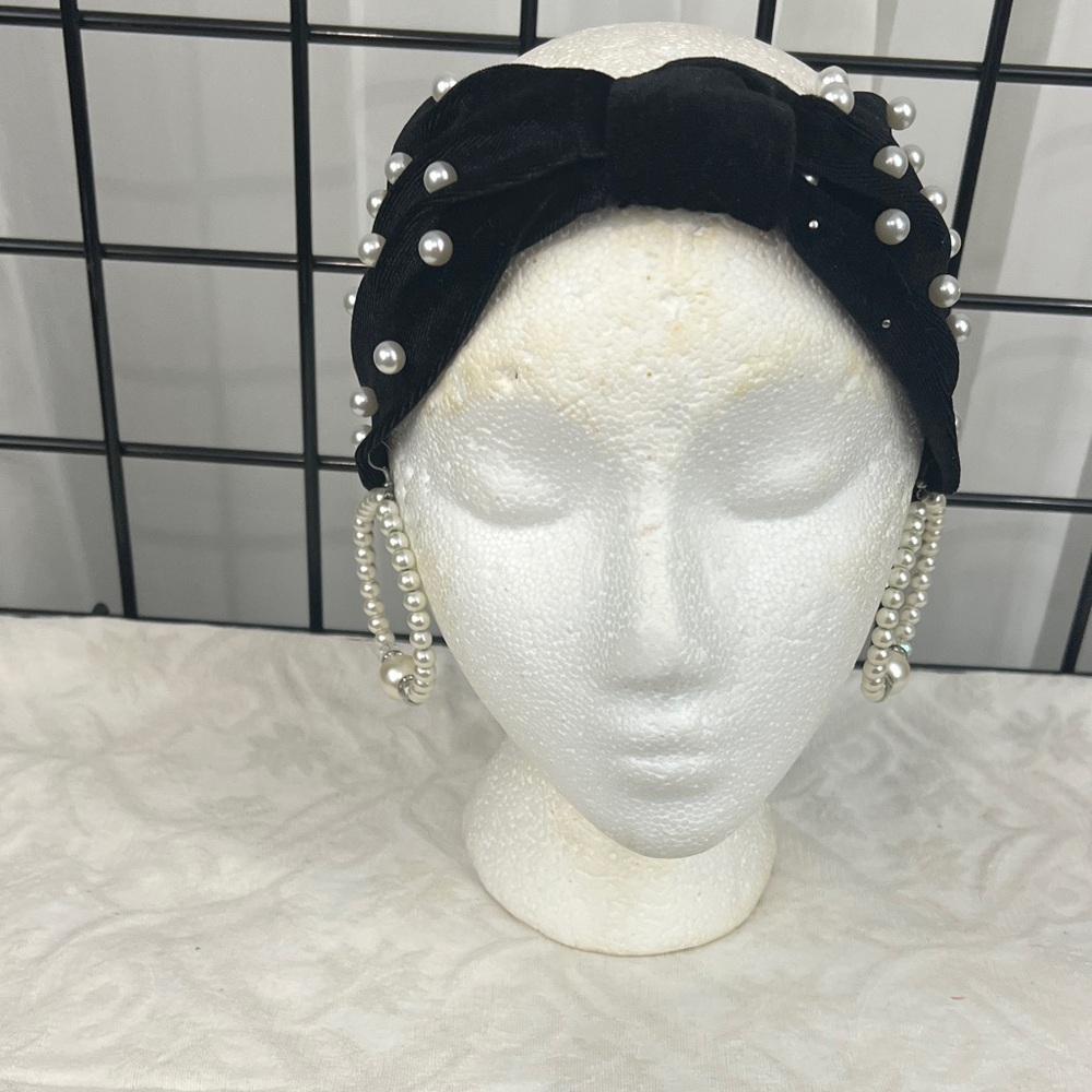 VINTAGE PIERCED DROP EARRINGS WITH PEARLS AND RHINESTONES